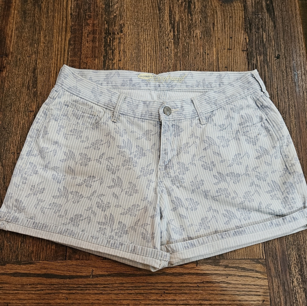 Old Navy Boyfriend Printed‎ Denim Shorts. Size 4 - Picture 2 of 7